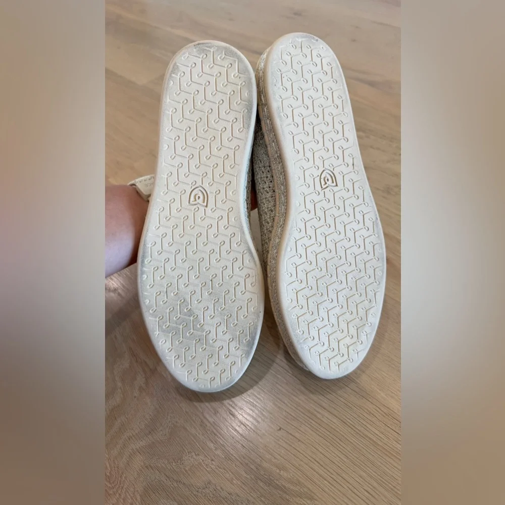 Rothy’s The espadrille gold shimmer size 6 NWOB
